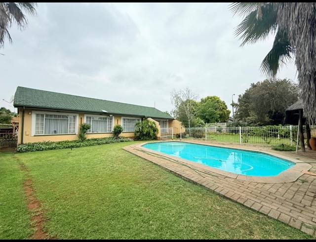 3 BEDROOM HOUSE FOR SALE IN VANDERBIJLPARK SE 6